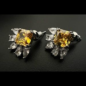 Elegant design Amber color earring for lady
